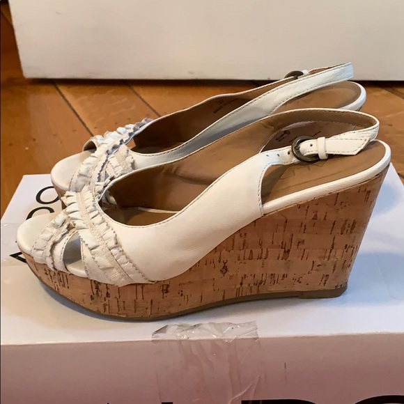 White babydoll wedges, size 7, ALDO - Picture 2 of 4